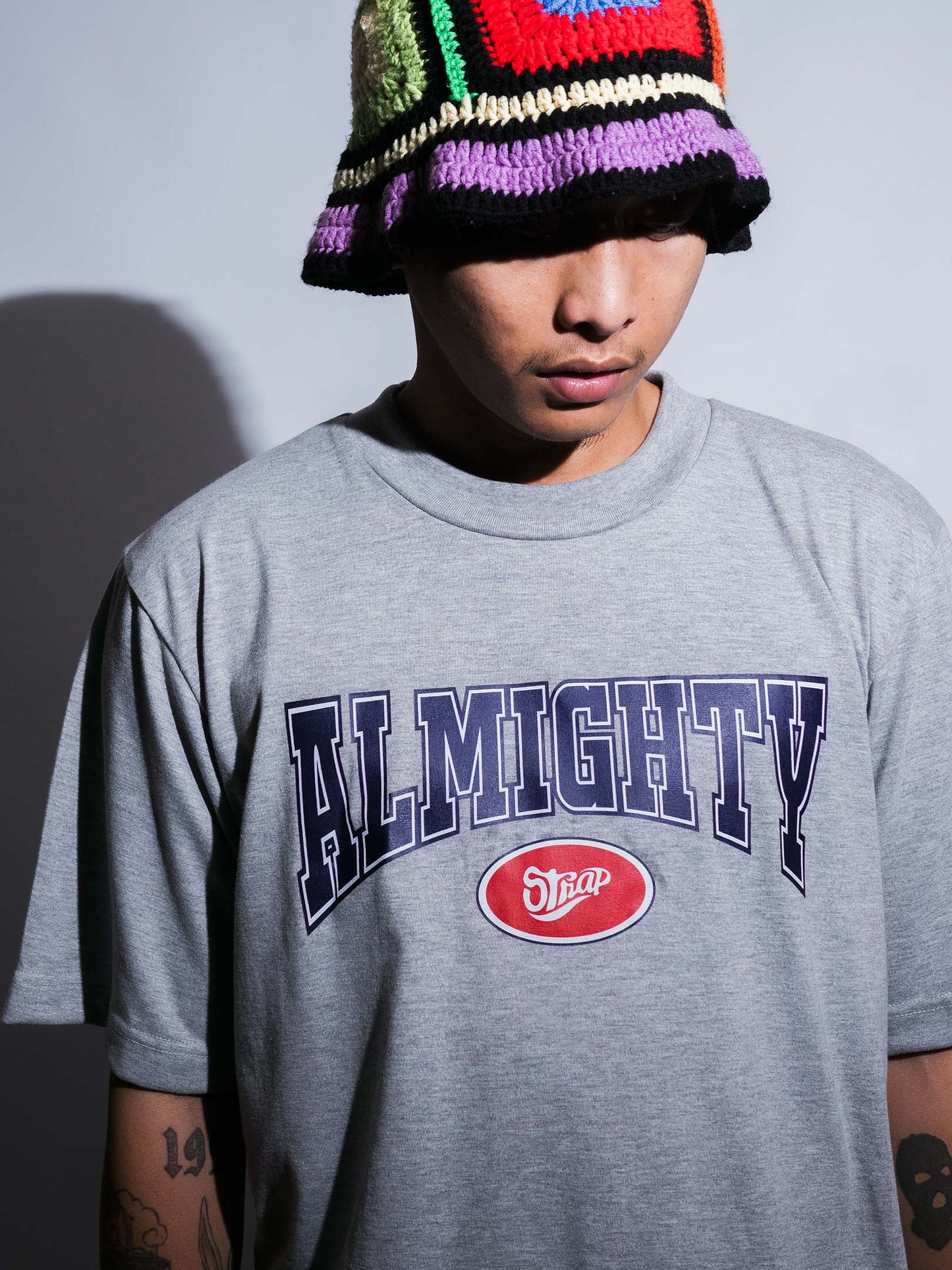 STRAP ALMIGHTY TEE GREY