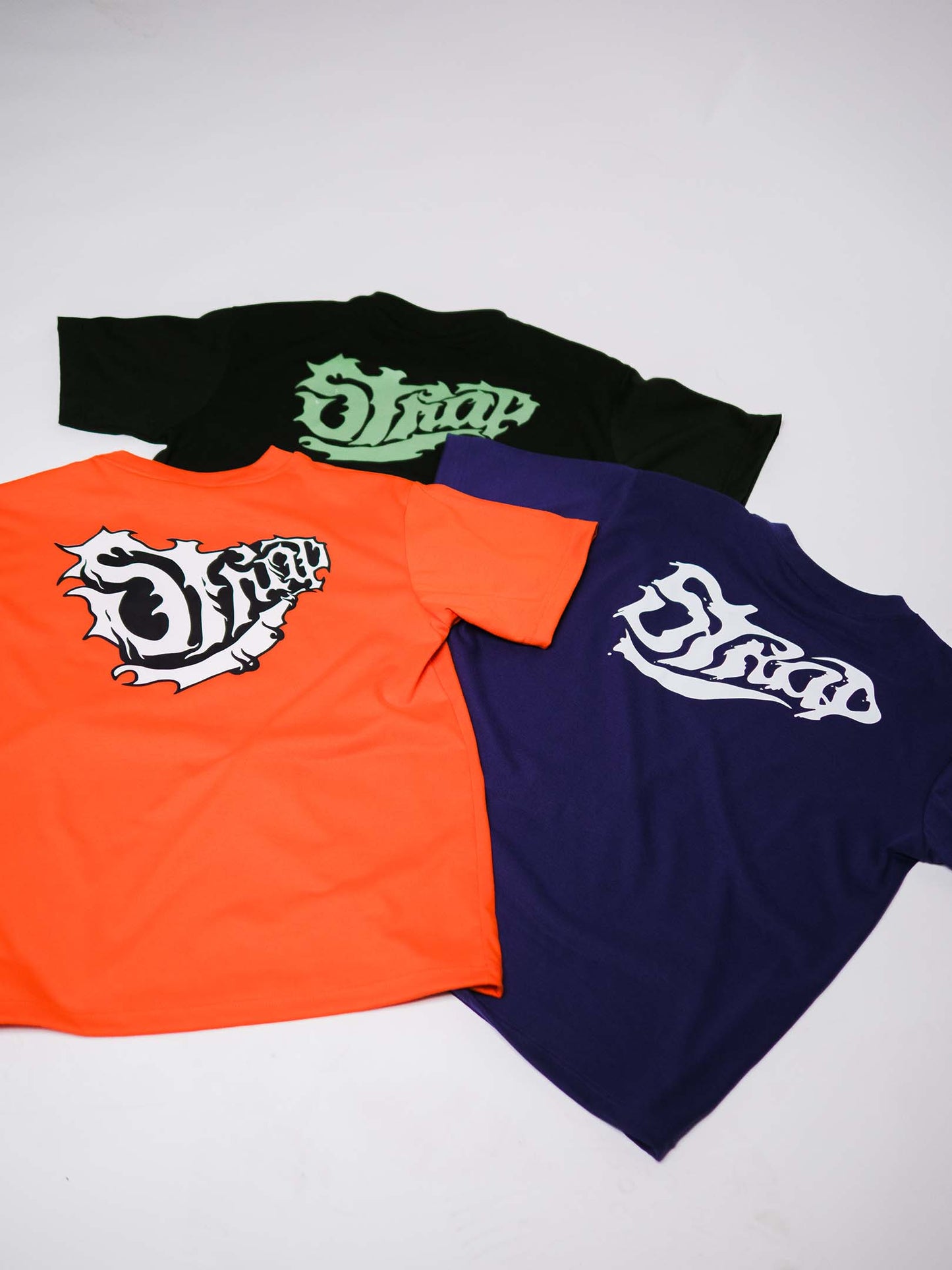 STRAP CLUTCH LOGO NEON TEE BLACK