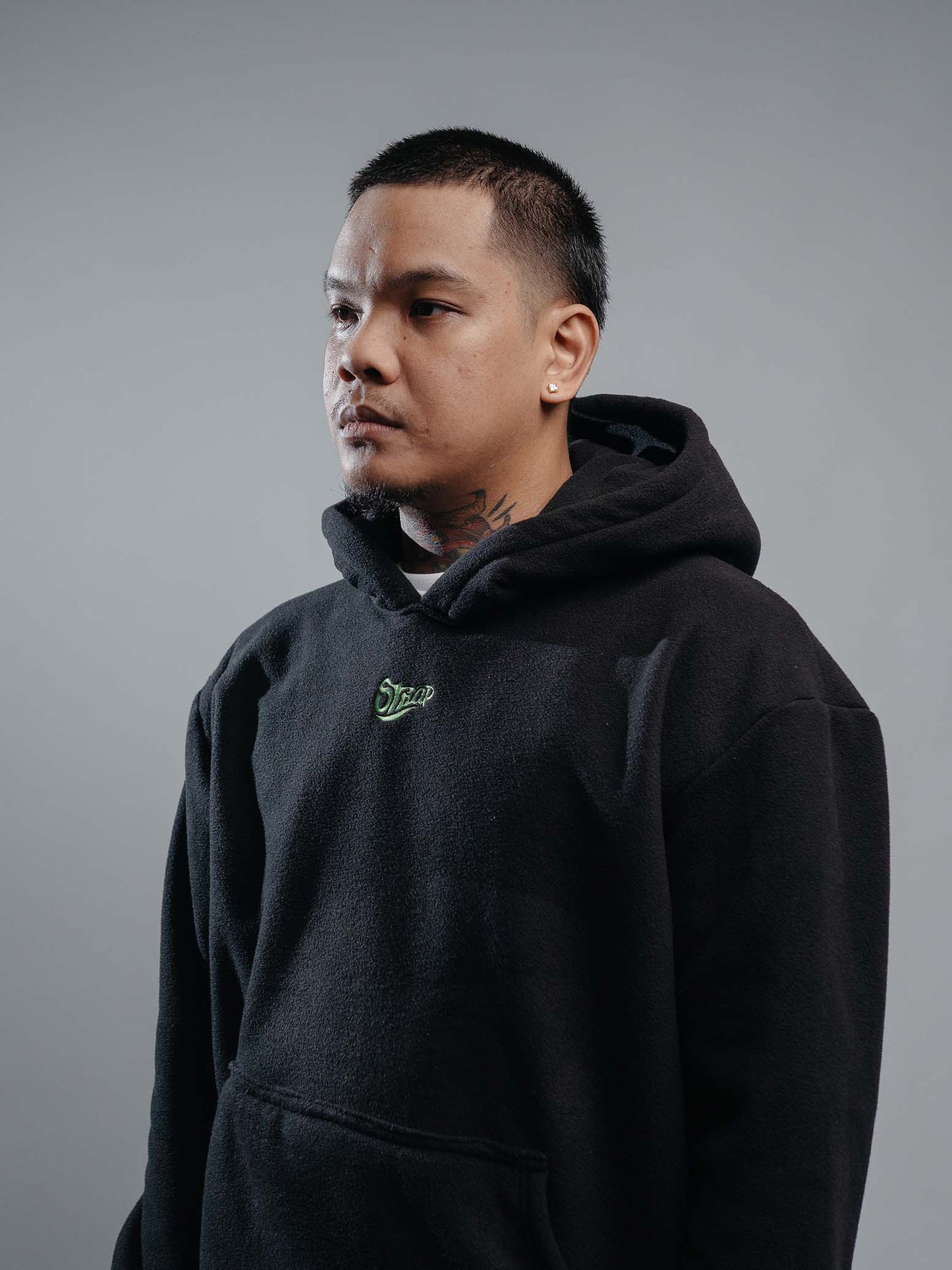 STRAP PULL OVER HOODIE BLACK