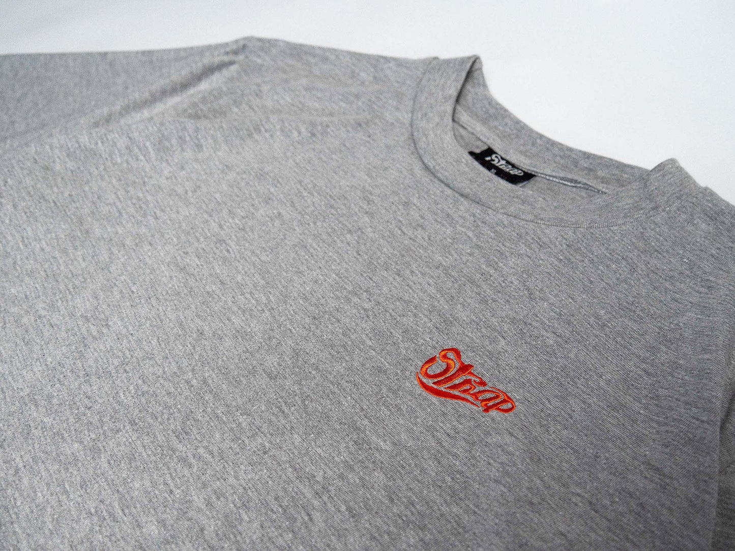 STRAP EMBROIDERED STAPLE LOGO TEE GREY