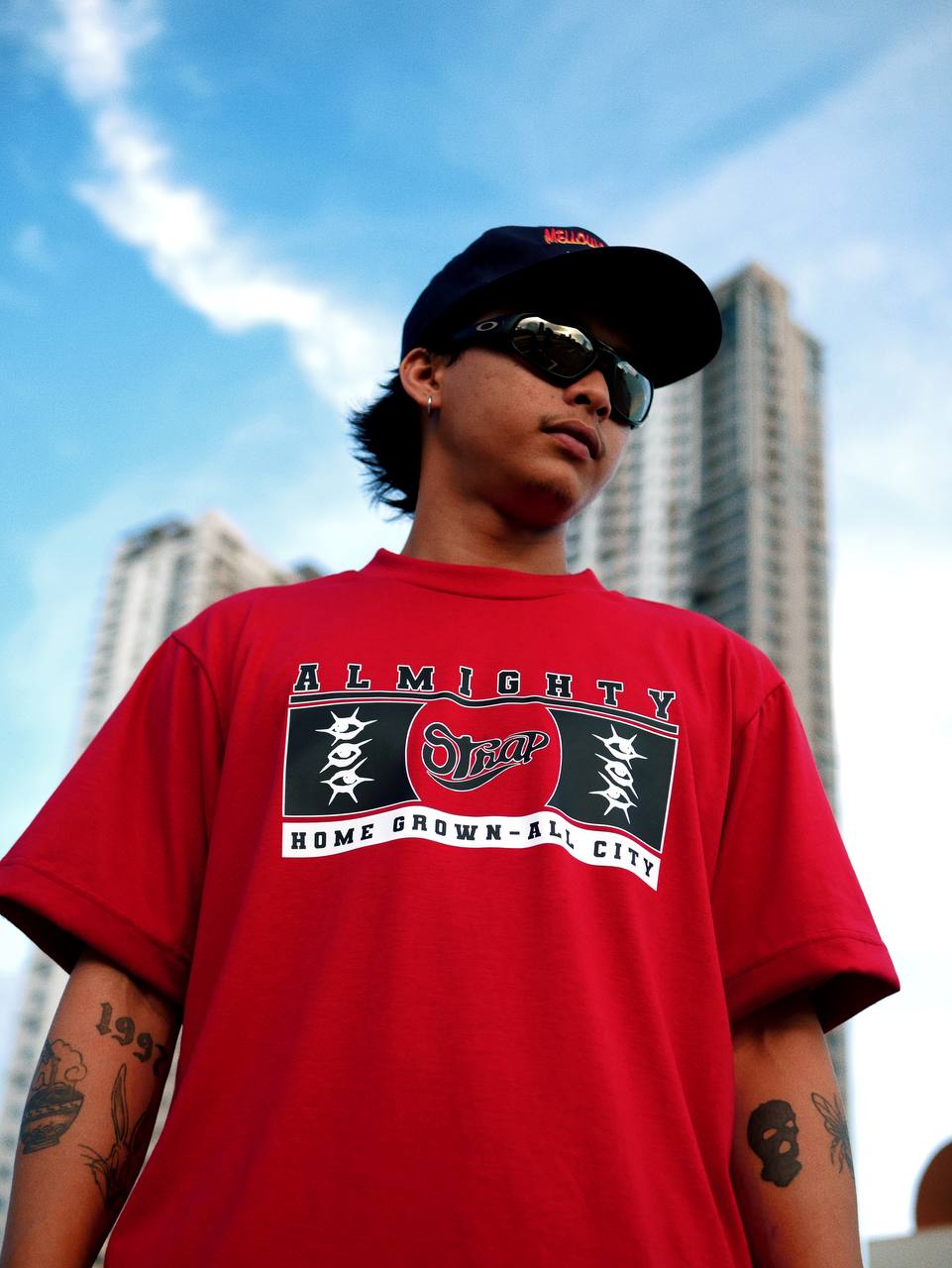 STRAP ALL CITY TEE RED