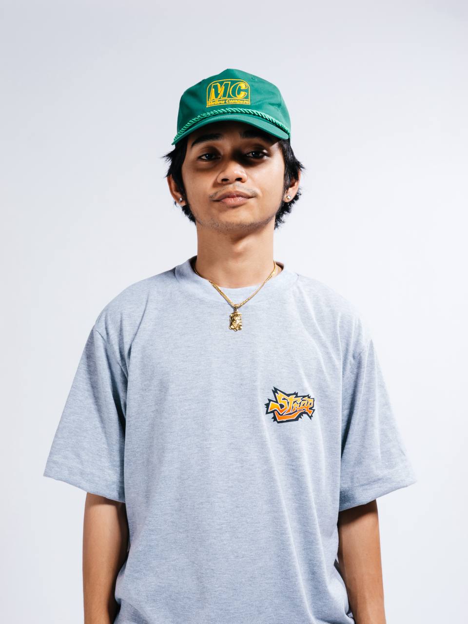 STRAP COMIC LOGO TEE GREY
