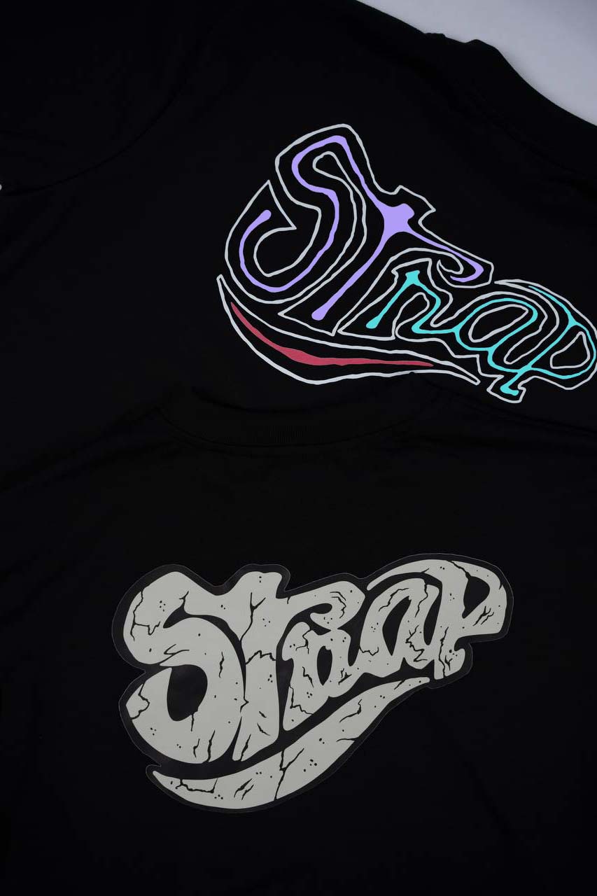 STRAP CHALK LOGO TEE BLACK